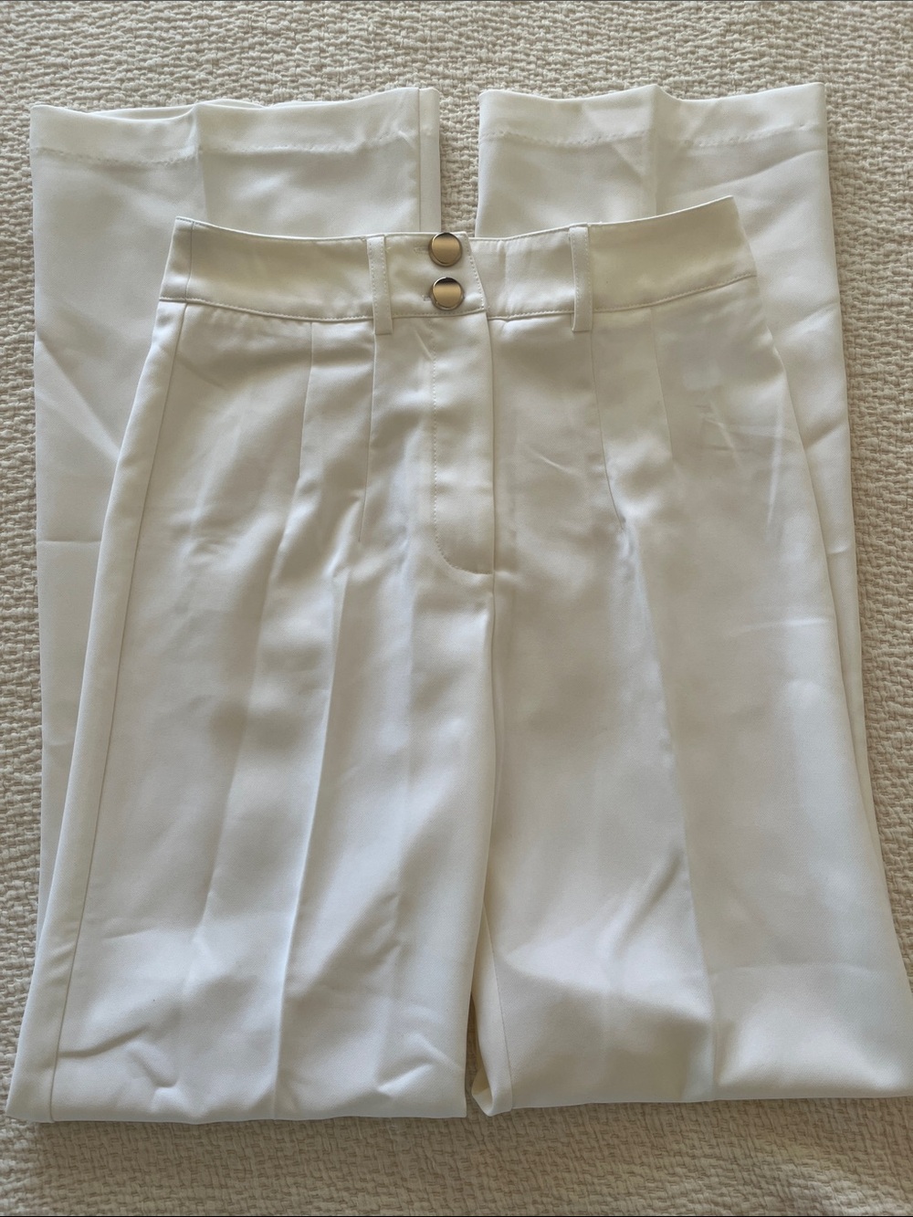 bebe White High-Waist Pleated Wide-Leg Trousers